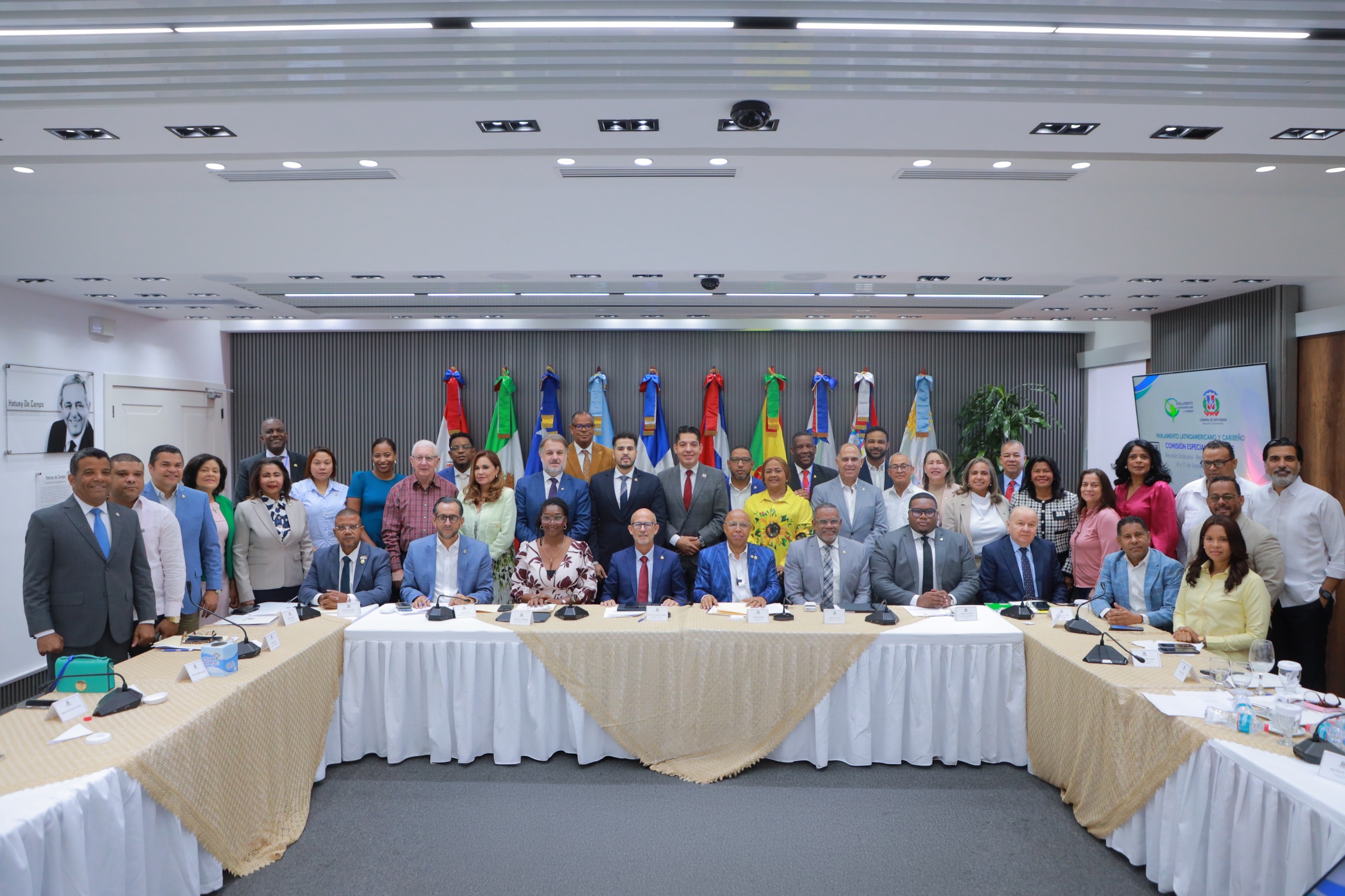 PARLATINO trata en RD el impacto del sargazo y el cambio climático en el Caribe