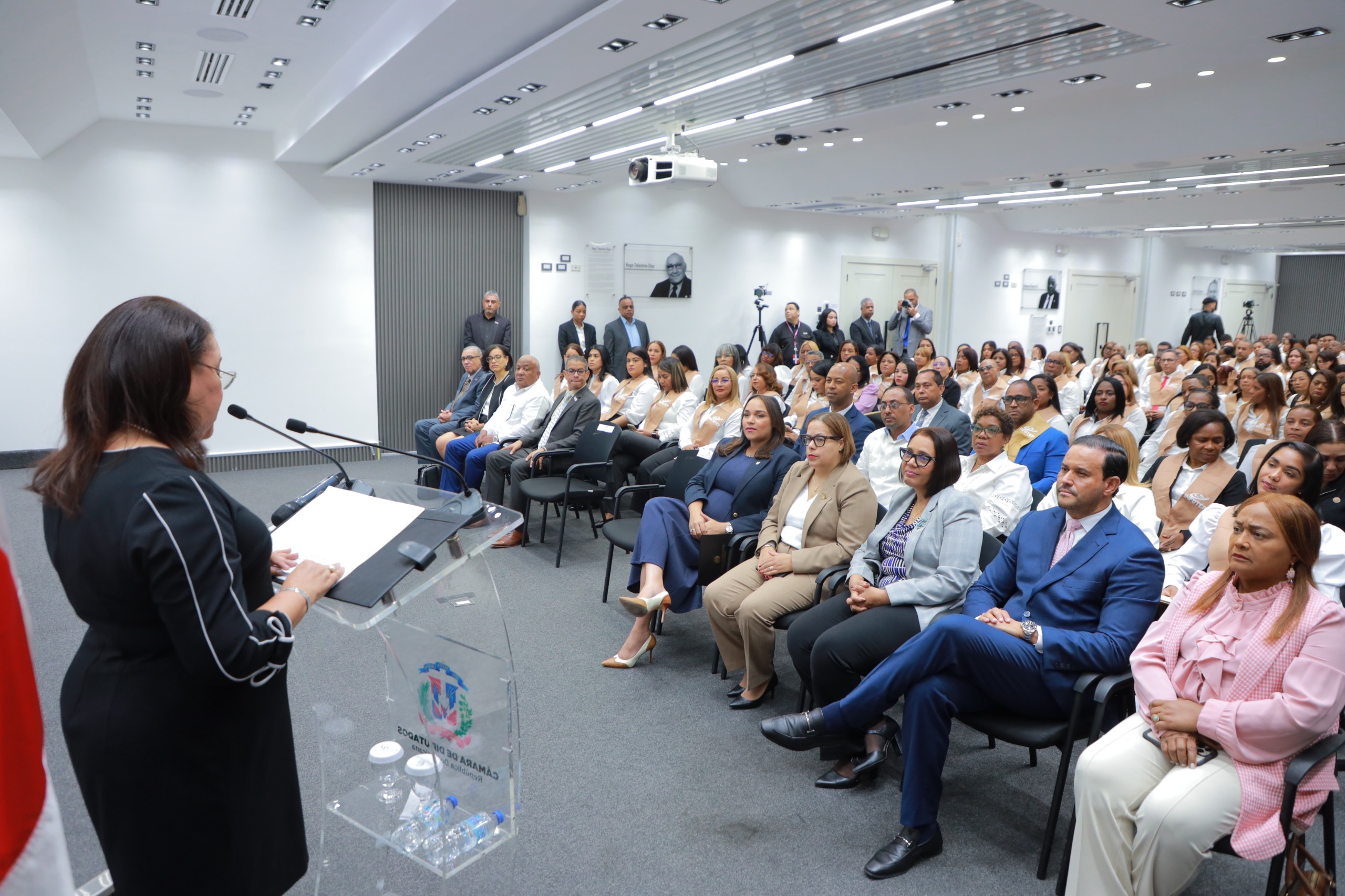 INFOTEP certifica a 267 colaboradores de la Cámara de Diputados en diferentes áreas del saber