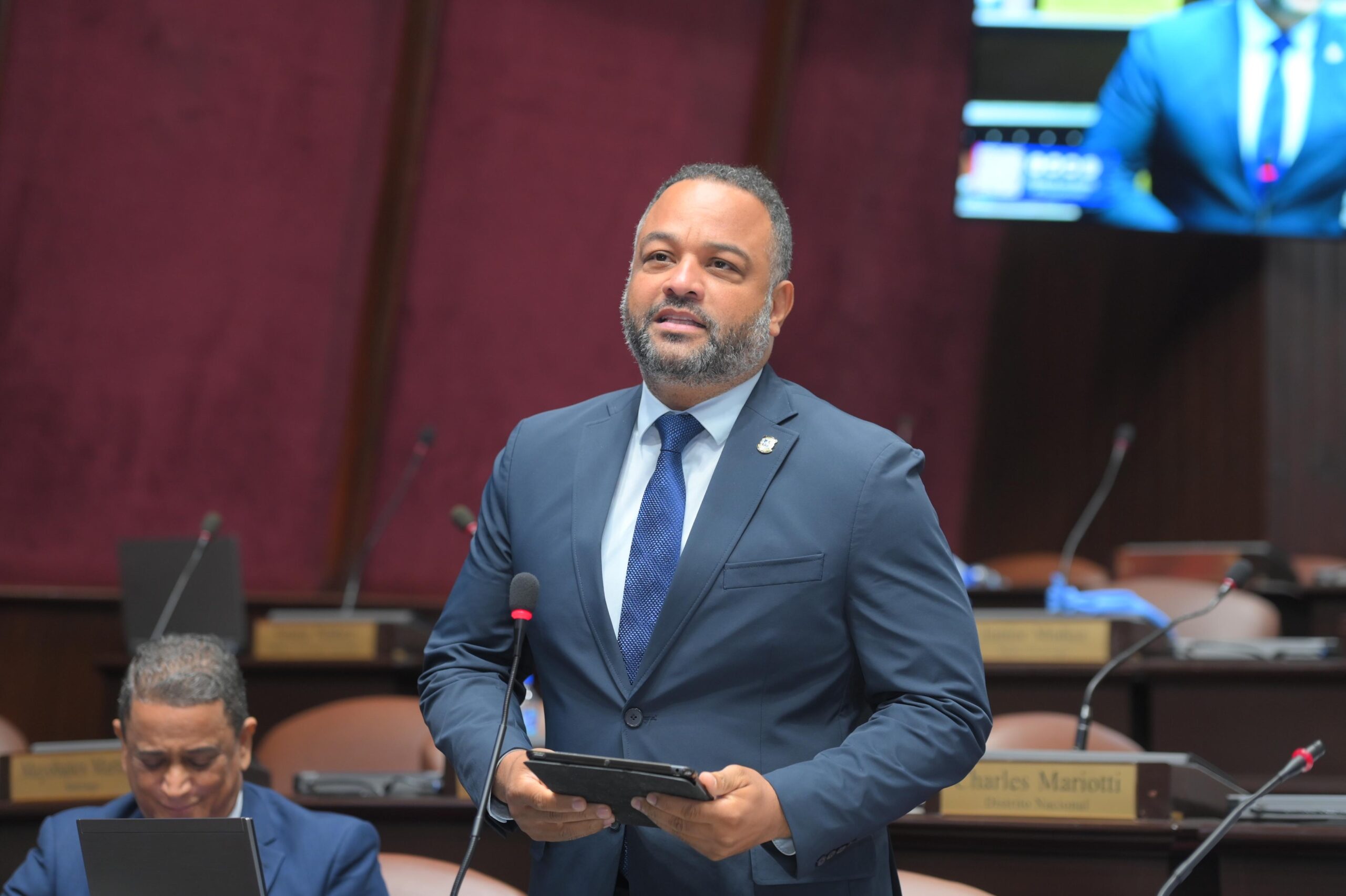 Carlos Pérez propone reforzar seguridad vial en zonas escolares de Santo Domingo Norte