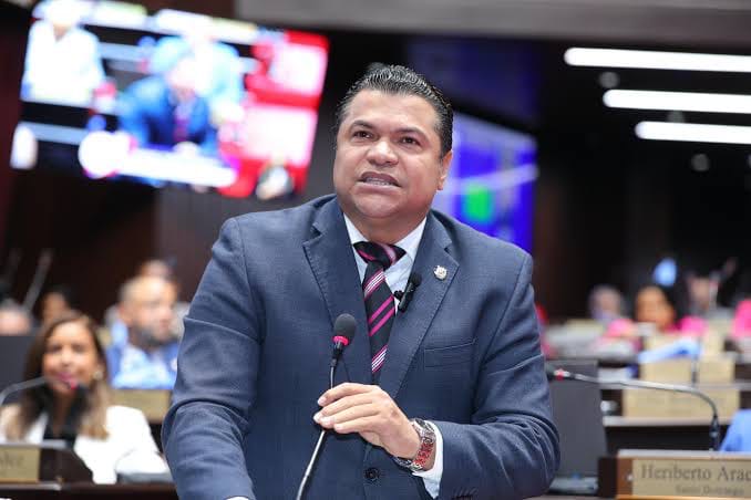 Tobías Crespo advierte falta de orden y señalización en las calles del Distrito Nacional Tobías Crespo advierte falta de orden y señalización en las calles del Distrito Nacional