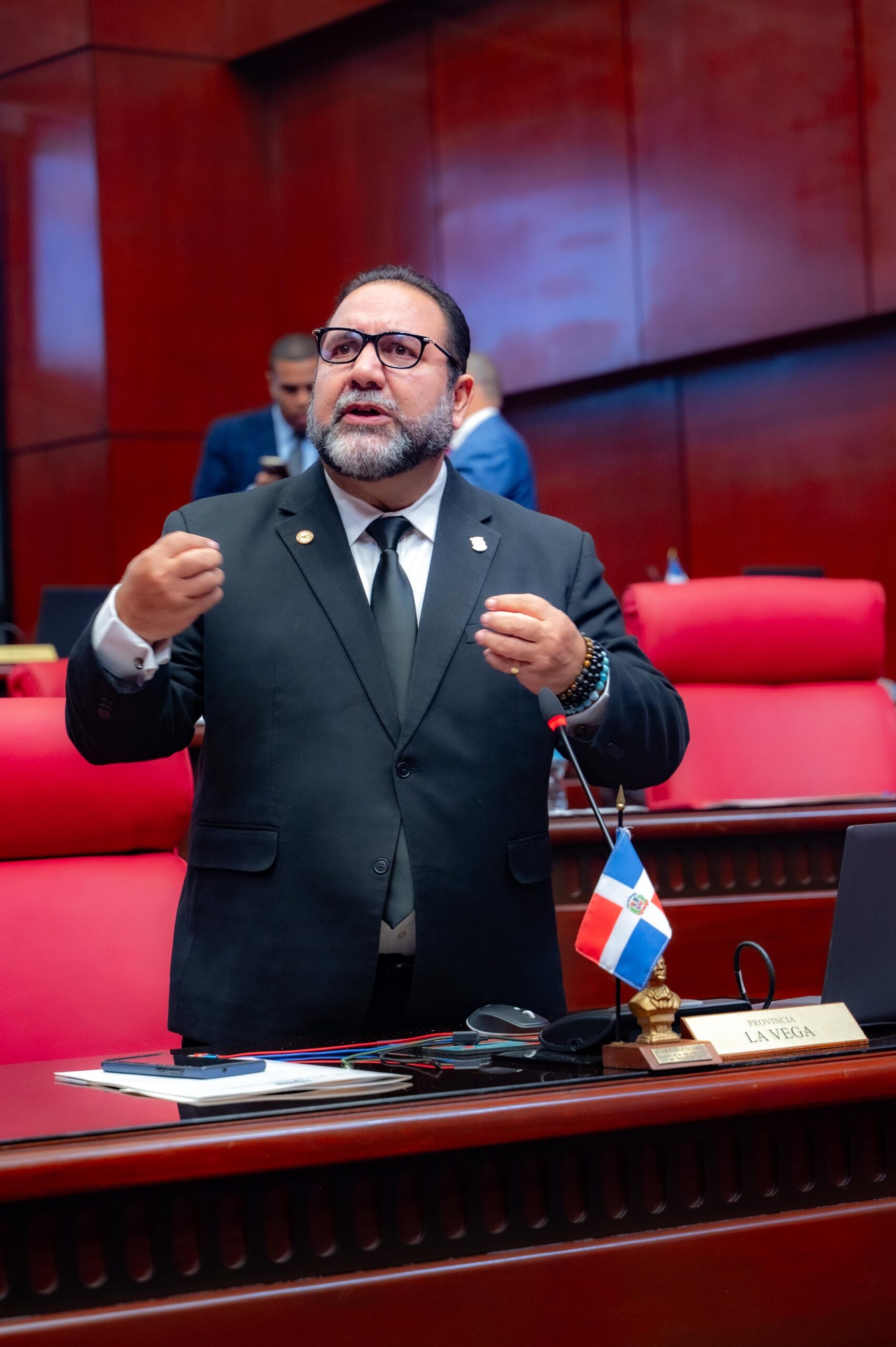 Senador Rogelio Genao reafirma el indestructible lazo de la paternidad tras renuncia de su hijo del PRSC