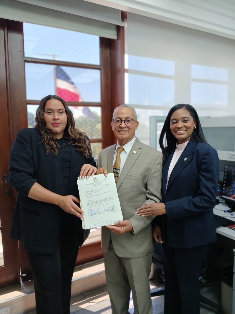 Pedro Martínez y Carolin Mercedes depositan proyecto de ley para crear la Plataforma Pública de Participación Ciudadana y Municipal Virtual Pedro Martínez y Carolin Mercedes depositan proyecto de ley para crear la Plataforma Pública de Participación Ciudadana y Municipal Virtual
