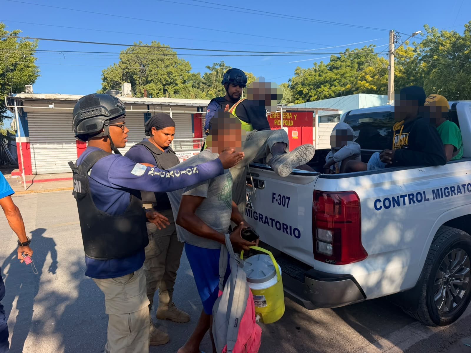 Migración reporta 1,140 extranjeros detenidos; 524 en el Norte, 400 en el Sur y 216 el Este Migración reporta 1,140 extranjeros detenidos; 524 en el Norte, 400 en el Sur y 216 el Este