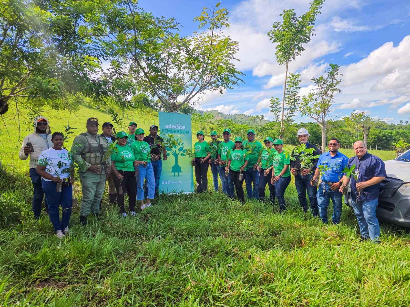 Edeeste y Ministerio de Medio Ambiente realizan jornada de reforestación en el Seybo Edeeste y Ministerio de Medio Ambiente realizan jornada de reforestación en el Seybo