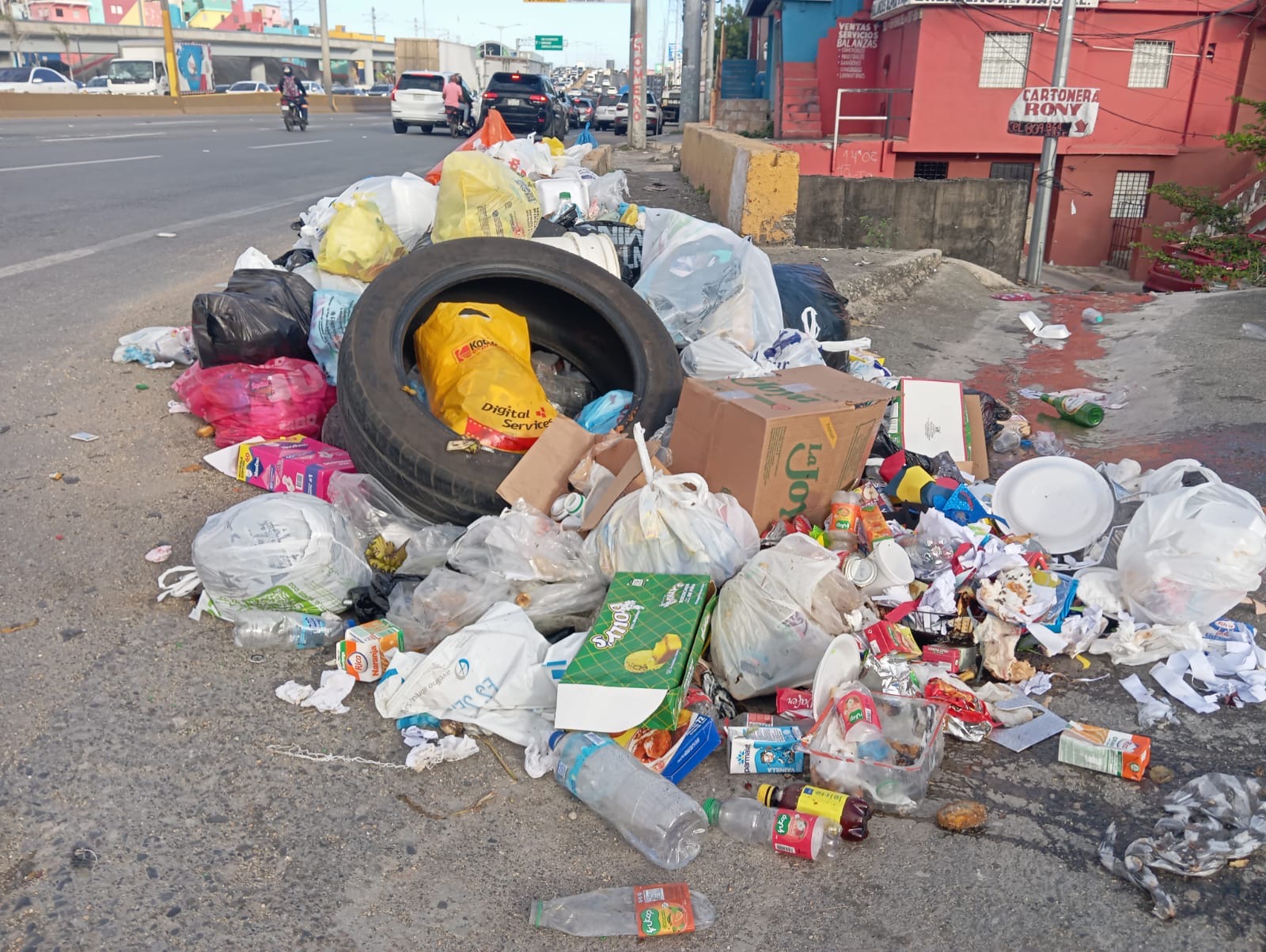 Tobías Crespo reclama respuestas ante acumulación de basura en barrios del DN y cuestiona resultados de inversión pública