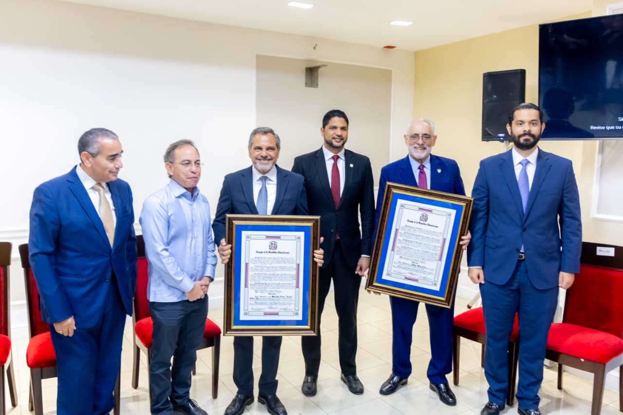 Senado reconoce a Vitelio Mejía y a Junior Noboa por sus aportes al deporte dominicano Senado reconoce a Vitelio Mejía y a Junior Noboa por sus aportes al deporte dominicano