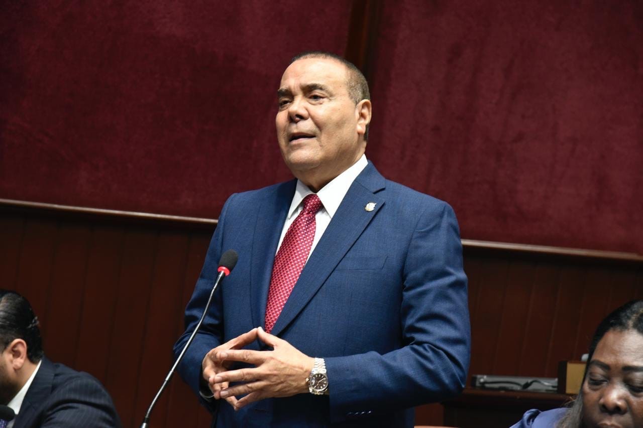 Diputado Alcibíades Tavárez propone reducir 30% intereses de las tarjetas de crédito y fijar un tope de 45% anual