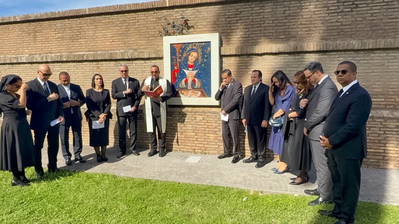 Abinader pide al pueblo dominicano orar por la salud del papa León XIV desde el Vaticano