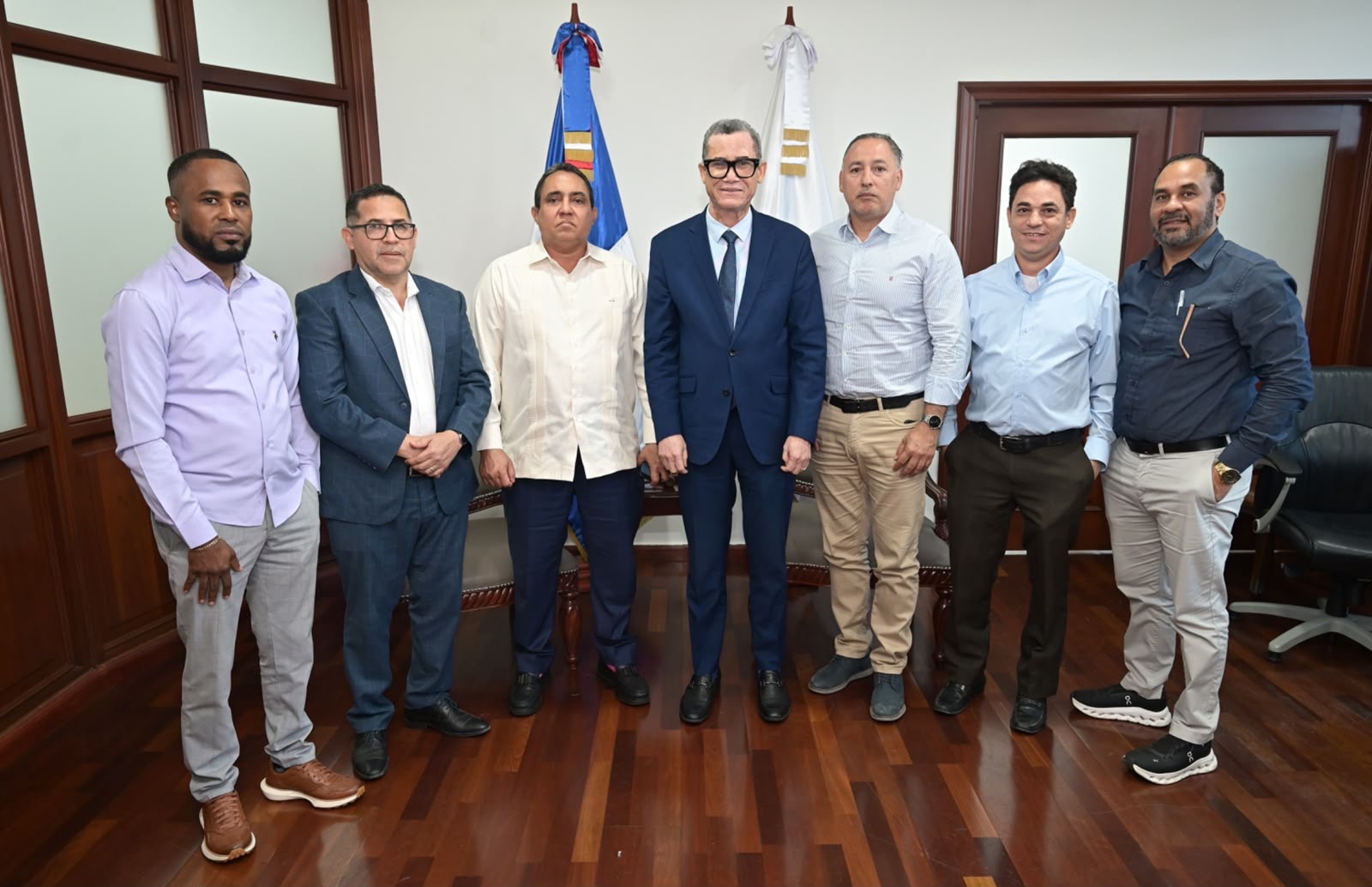 Ministro de Trabajo recibe a propietarios de bancas de loterías; inician proceso de cumplimiento de las leyes que garantizan condiciones laborales