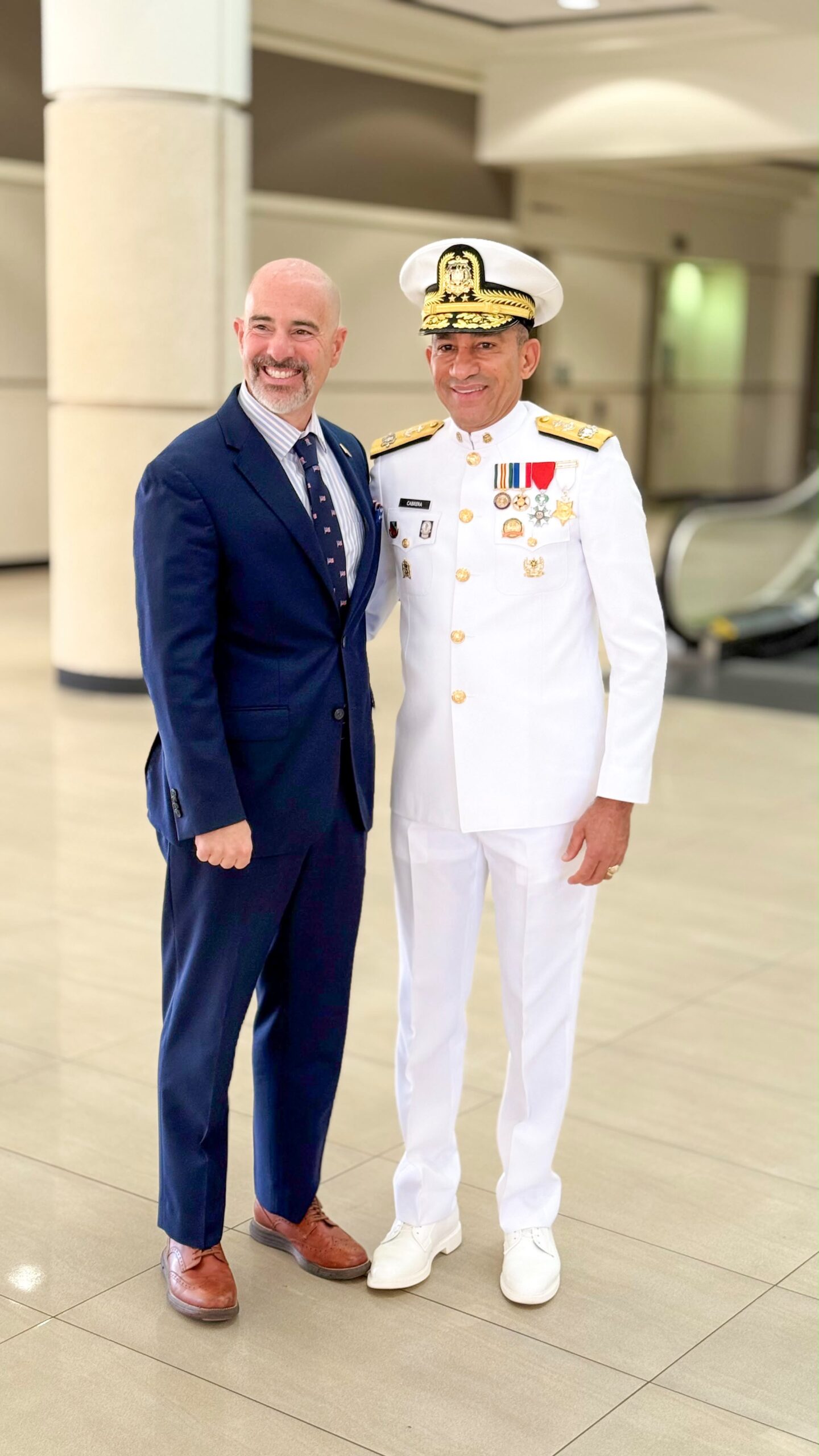 Administrador de la DEA Terry Cole reconoce labor de la DNCD