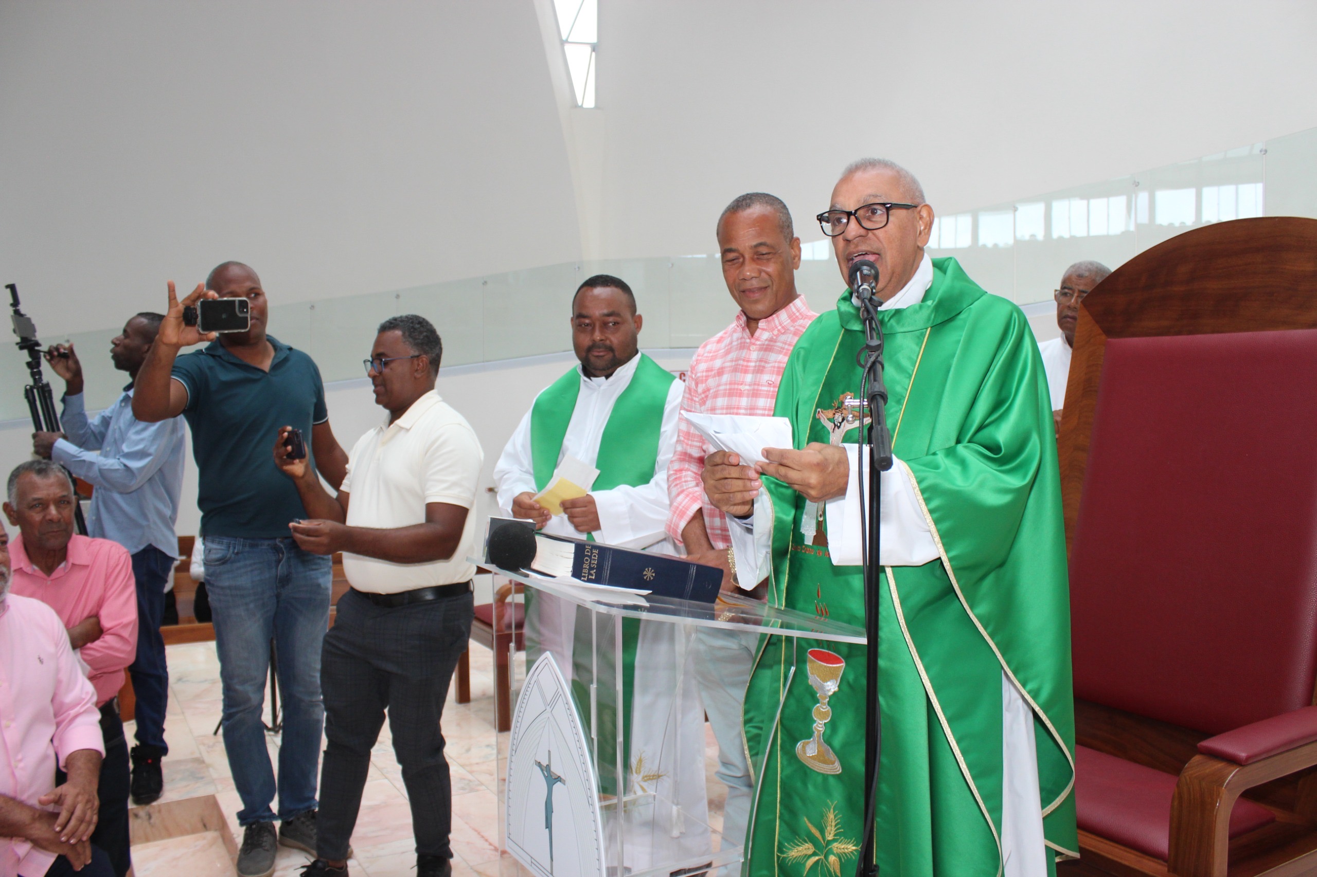 Fenatrano y rutas afiliadas entregan un millón de pesos para reparar y modernizar campanario de Iglesia San Juan Bautista de Bayaguana